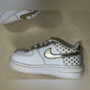 2007 Nike Air Force 1 Low Independence Day Gold Stars style 
314219-104